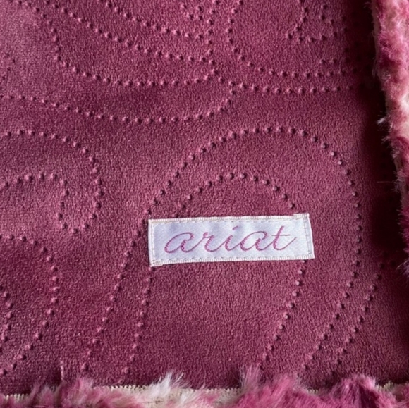 Ariat faux suede fur reversible vest. Size Large pink and white - Picture 6 of 6